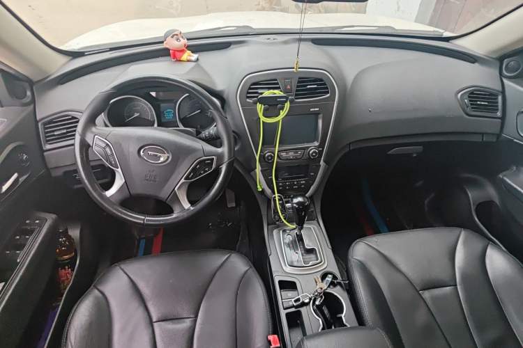 Used GAC Trumpchi GS5 2014 2.0L Automatic Two-Wheel Drive Anniversary Value Edition Center Console