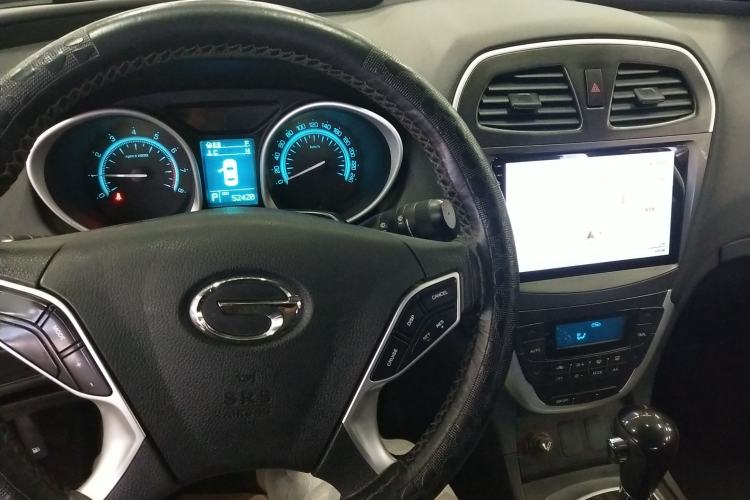 Used GAC Trumpchi GS5 2014 2.0L Automatic Two-Wheel Drive Deluxe Edition Center Console