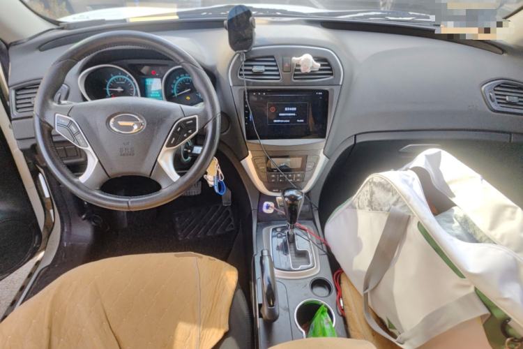 Used GAC Trumpchi GS5 2014 2.0L Automatic Two-Wheel Drive Deluxe Edition Center Console