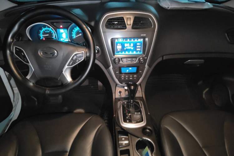 Used GAC Trumpchi GS5 2014 2.0L Automatic Two-Wheel Drive Anniversary Value Edition Center Console