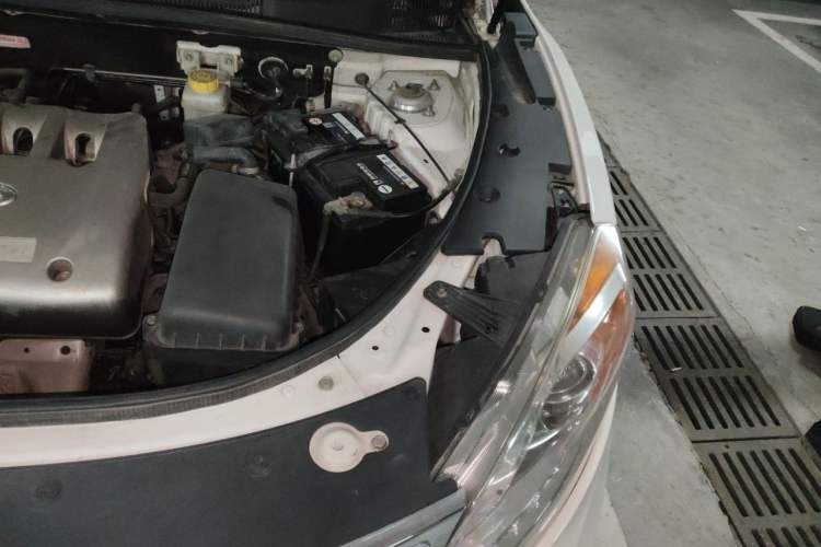 Used GAC Trumpchi GS5 2014 2.0L Automatic Two-Wheel Drive Deluxe Edition Engine Bay Left