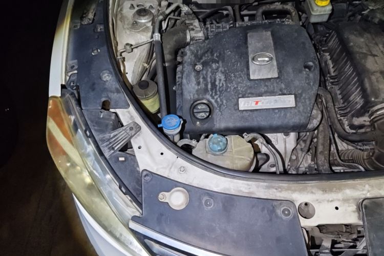 Used GAC Trumpchi GS5 2014 1.8T Automatic Two-Wheel Drive Supreme Edition Engine Bay Right