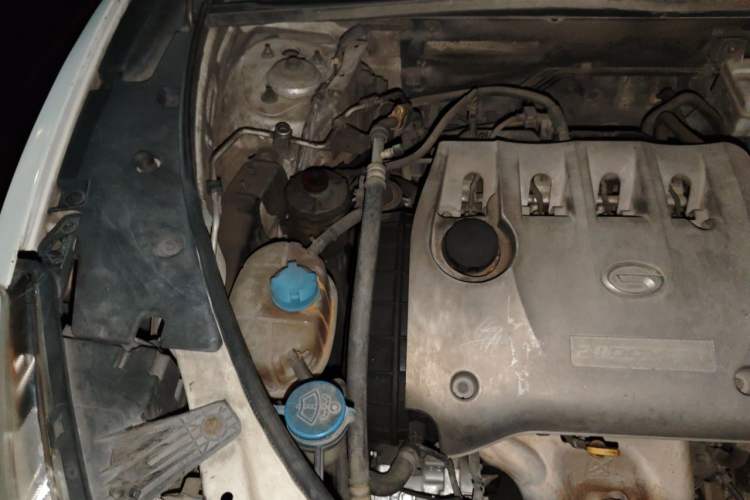 Used GAC Trumpchi GS5 2014 2.0L Automatic Two-Wheel Drive Deluxe Edition Engine Bay Right