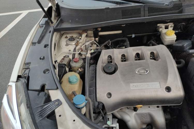 Used GAC Trumpchi GS5 2014 2.0L Automatic Two-Wheel Drive Deluxe Edition Engine Bay Right