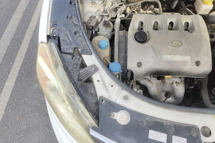 Used GAC Trumpchi GS5 2014 2.0L Automatic Two-Wheel Drive Deluxe Edition Engine Bay Right