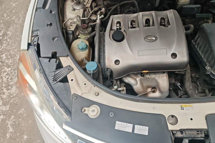 Used GAC Trumpchi GS5 2014 2.0L Automatic Two-Wheel Drive Deluxe Edition Engine Bay Right
