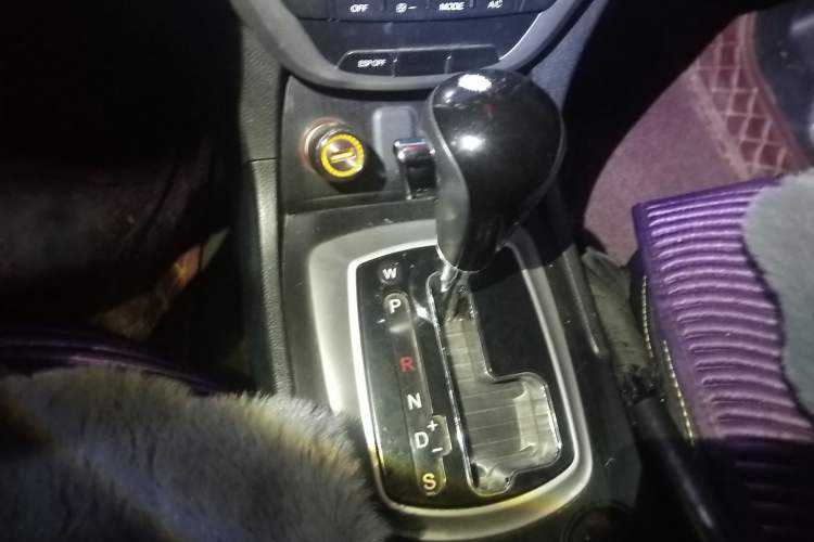 Used GAC Trumpchi GS5 2014 2.0L Automatic Two-Wheel Drive Deluxe Edition Gear Lever