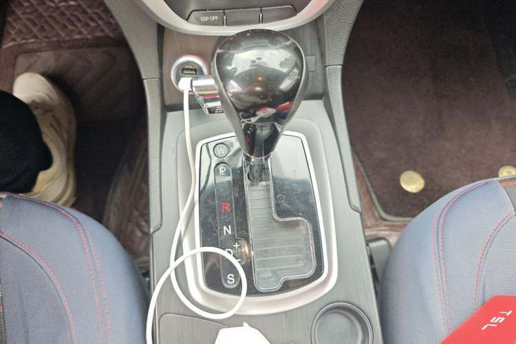 Used GAC Trumpchi GS5 2014 2.0L Automatic Two-Wheel Drive Deluxe Edition Gear Lever