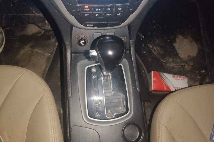 Used GAC Trumpchi GS5 2014 2.0L Automatic Two-Wheel Drive Deluxe Edition Gear Lever