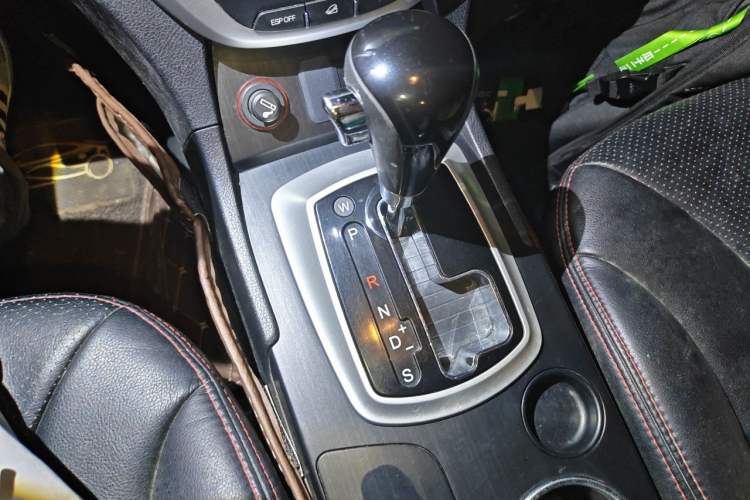 Used GAC Trumpchi GS5 2014 1.8T Automatic Two-Wheel Drive Supreme Edition Gear Lever