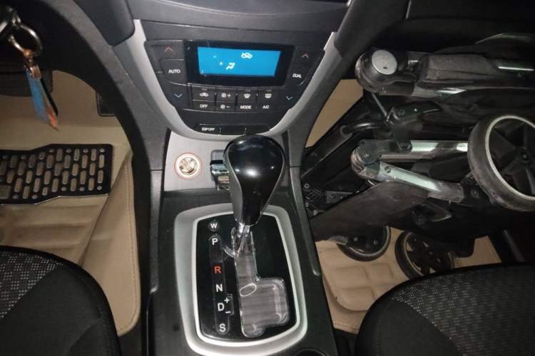 Used GAC Trumpchi GS5 2014 2.0L Automatic Two-Wheel Drive Deluxe Edition Gear Lever