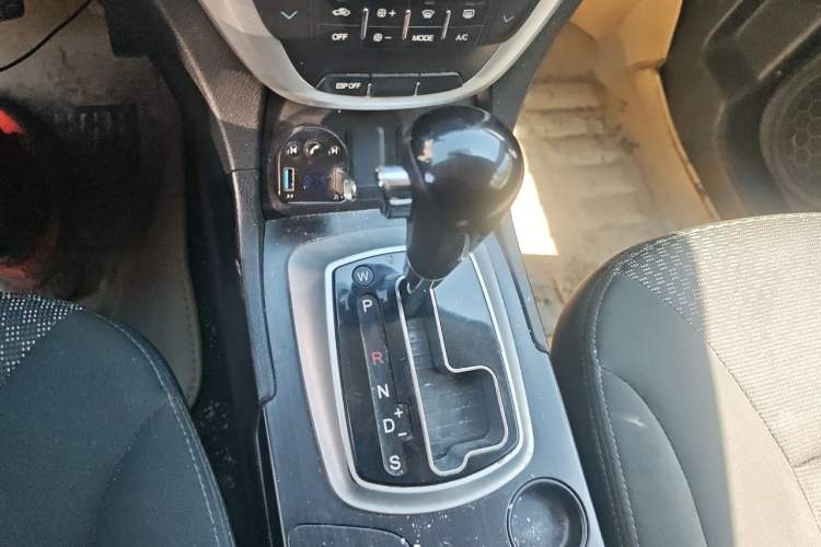 Used GAC Trumpchi GS5 2014 2.0L Automatic Two-Wheel Drive Deluxe Edition Gear Lever
