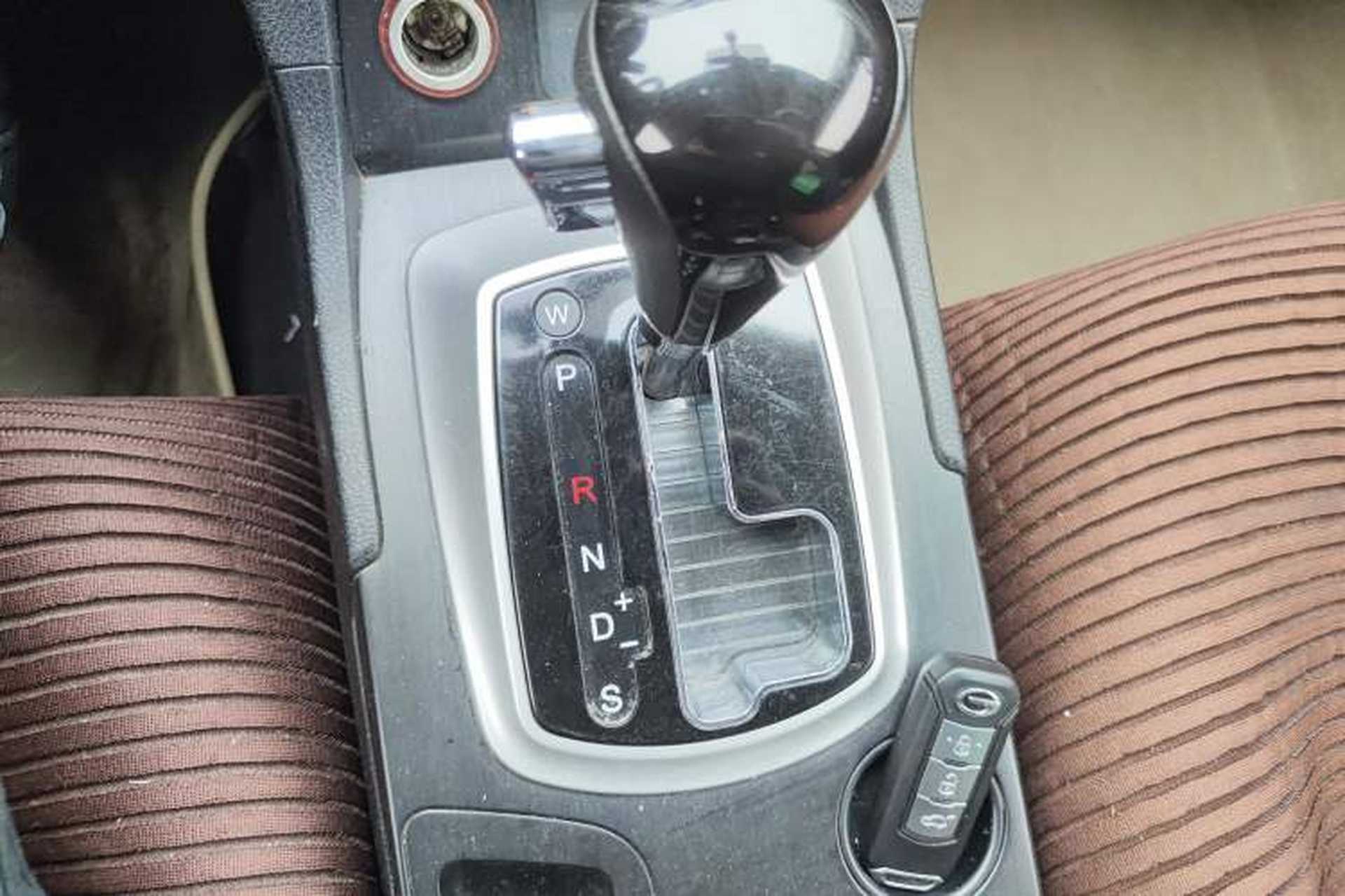 Used GAC Trumpchi GS5 2014 2.0L Automatic Two-Wheel Drive Anniversary Value Edition Gear Lever