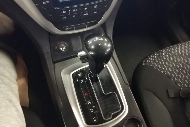 Used GAC Trumpchi GS5 2014 2.0L Automatic Two-Wheel Drive Deluxe Edition Gear Lever