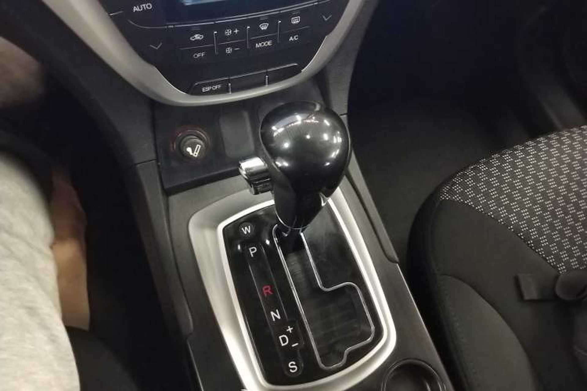 Used GAC Trumpchi GS5 2014 2.0L Automatic Two-Wheel Drive Deluxe Edition Gear Lever