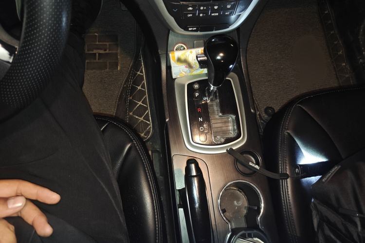 Used GAC Trumpchi GS5 2014 2.0L Automatic Two-Wheel Drive Deluxe Edition Gear Lever