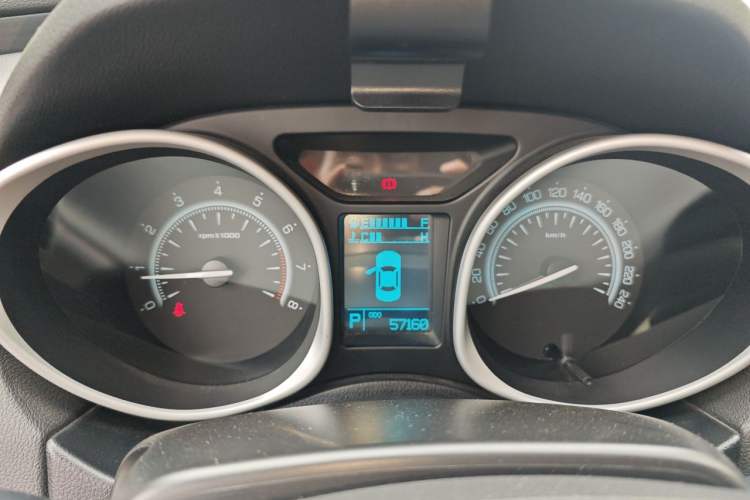 Used GAC Trumpchi GS5 2014 2.0L Automatic Two-Wheel Drive Deluxe Edition Instrument Cluster