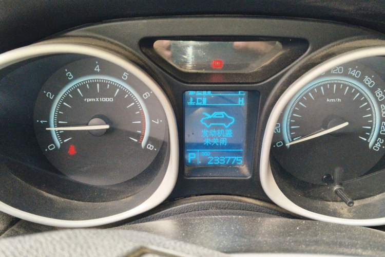 Used GAC Trumpchi GS5 2014 2.0L Automatic Two-Wheel Drive Deluxe Edition Instrument Cluster