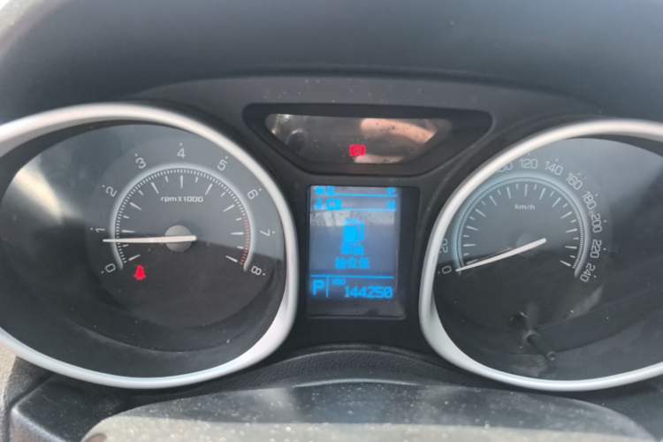 Used GAC Trumpchi GS5 2014 2.0L Automatic Two-Wheel Drive Deluxe Edition Instrument Cluster