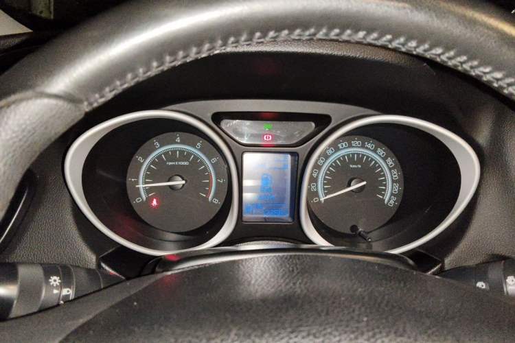 Used GAC Trumpchi GS5 2014 2.0L Automatic Two-Wheel Drive Deluxe Edition Instrument Cluster