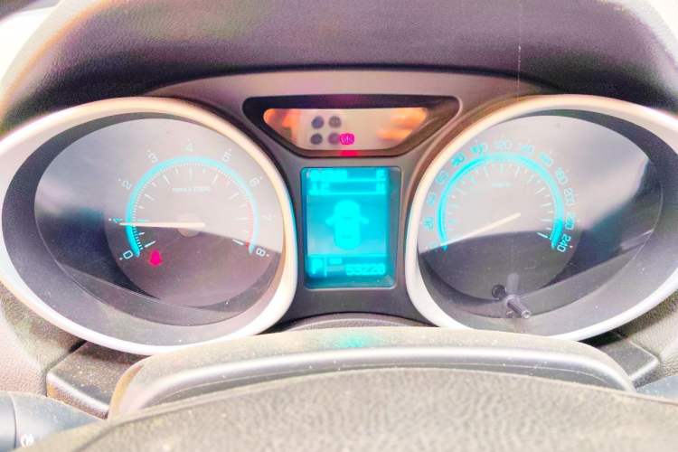 Used GAC Trumpchi GS5 2014 2.0L Automatic Two-Wheel Drive Deluxe Edition Instrument Cluster