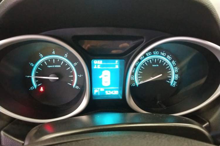 Used GAC Trumpchi GS5 2014 2.0L Automatic Two-Wheel Drive Deluxe Edition Instrument Cluster