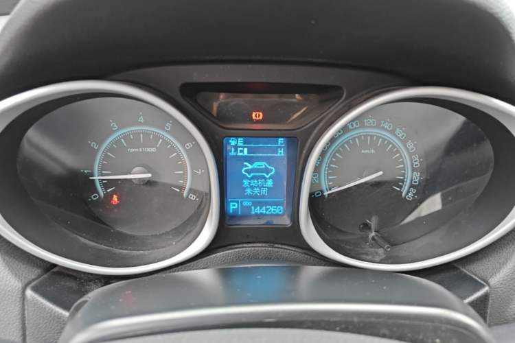 Used GAC Trumpchi GS5 2014 2.0L Automatic Two-Wheel Drive Deluxe Edition Instrument Cluster