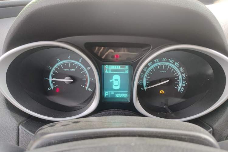 Used GAC Trumpchi GS5 2014 2.0L Automatic Two-Wheel Drive Deluxe Edition Instrument Cluster