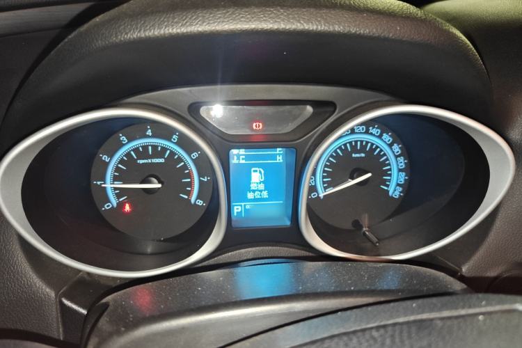 Used GAC Trumpchi GS5 2014 2.0L Automatic Two-Wheel Drive Deluxe Edition Instrument Cluster