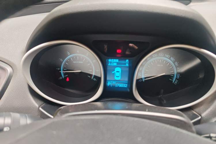 Used GAC Trumpchi GS5 2014 2.0L Automatic Two-Wheel Drive Deluxe Edition Instrument Cluster