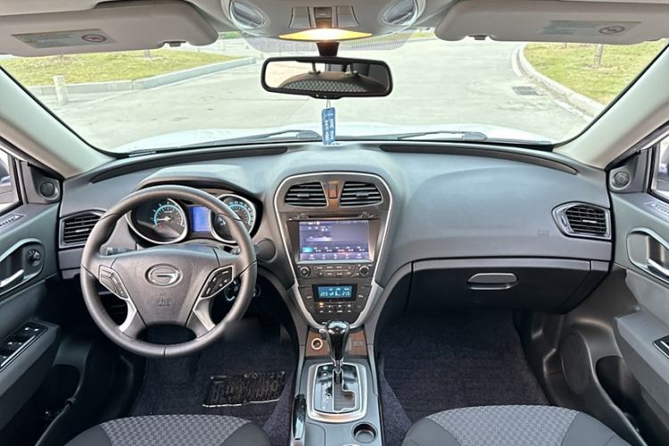 Used GAC Trumpchi GS5 2014 1.8T Automatic Two-Wheel Drive Supreme Edition Interior 1