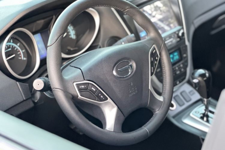 Used GAC Trumpchi GS5 2014 1.8T Automatic Two-Wheel Drive Supreme Edition Interior 2