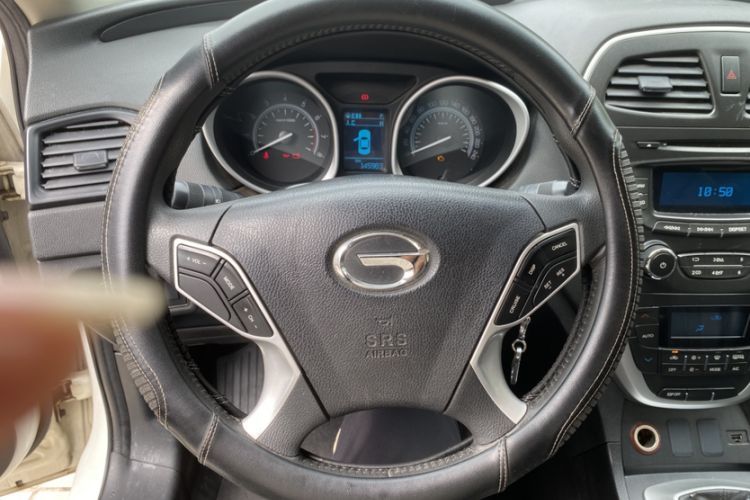 Used GAC Trumpchi GS5 2014 2.0L Manual Two-Wheel Drive Anniversary Value Edition Interior 2