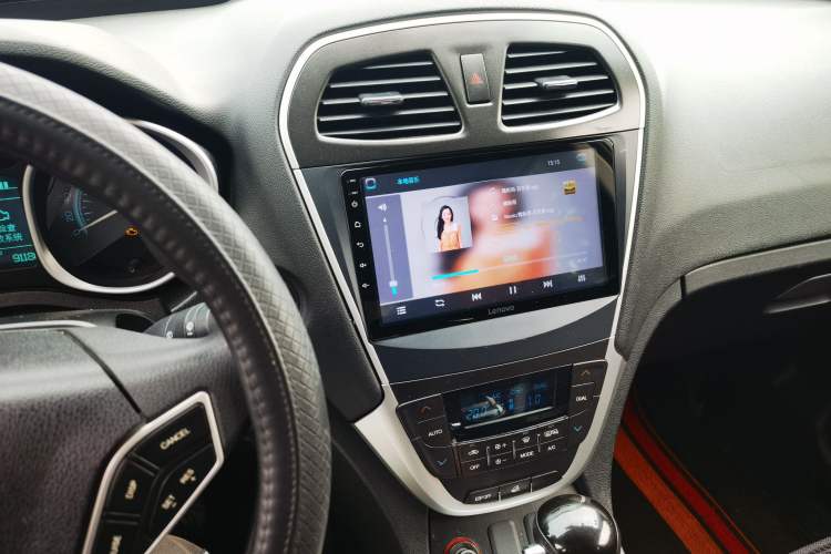 Used GAC Trumpchi GS5 2014 2.0L Automatic Two-Wheel Drive Anniversary Value Edition Interior 2