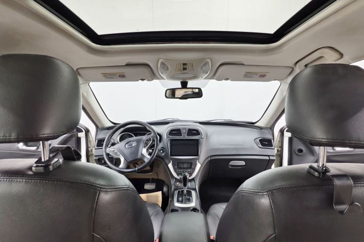 Used GAC Trumpchi GS5 2014 2.0L Automatic Two-Wheel Drive Anniversary Value Edition Interior 2