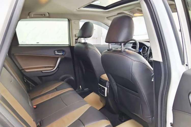 Used GAC Trumpchi GS5 2014 2.0L Automatic Two-Wheel Drive Anniversary Value Edition Interior 2