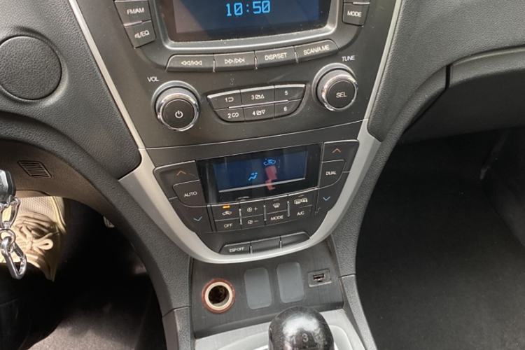 Used GAC Trumpchi GS5 2014 2.0L Manual Two-Wheel Drive Anniversary Value Edition Interior 3