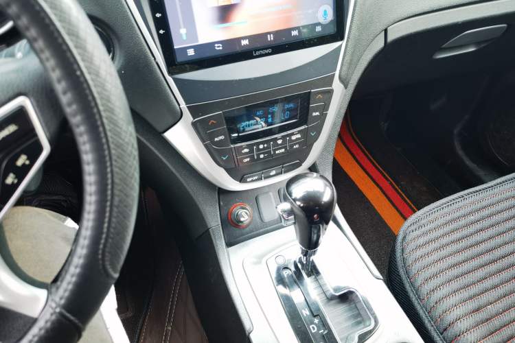 Used GAC Trumpchi GS5 2014 2.0L Automatic Two-Wheel Drive Anniversary Value Edition Interior 3