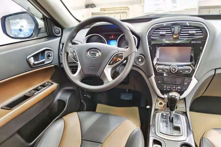 Used GAC Trumpchi GS5 2014 2.0L Automatic Two-Wheel Drive Anniversary Value Edition Interior 3