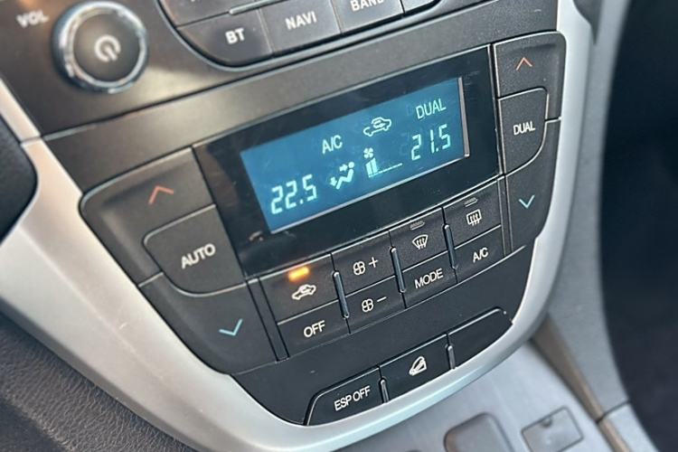 Used GAC Trumpchi GS5 2014 1.8T Automatic Two-Wheel Drive Supreme Edition Interior 4