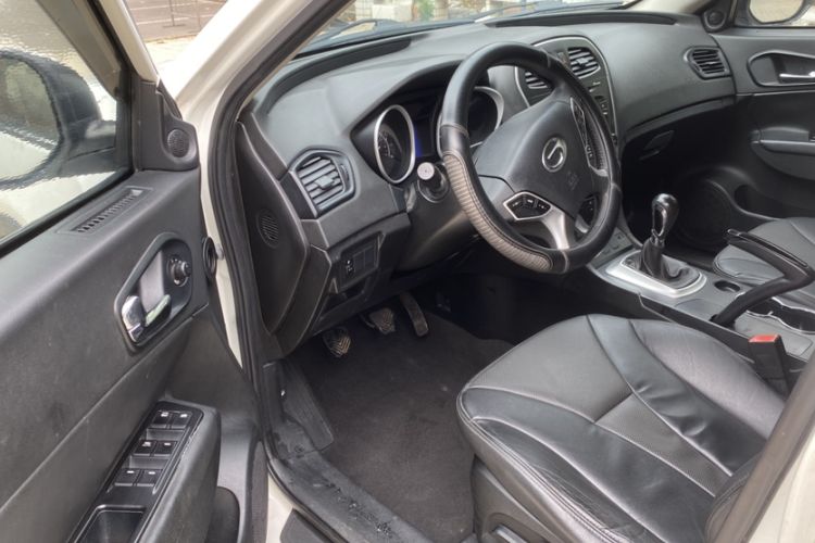 Used GAC Trumpchi GS5 2014 2.0L Manual Two-Wheel Drive Anniversary Value Edition Interior 4