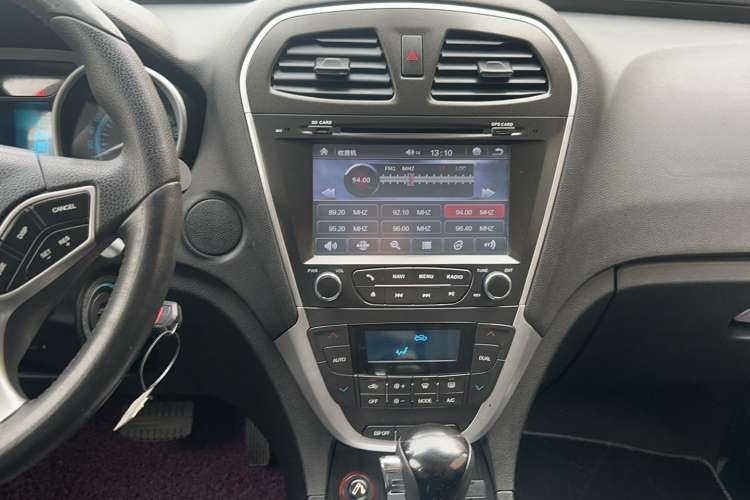 Used GAC Trumpchi GS5 2014 2.0L Automatic Two-Wheel Drive Deluxe Edition Interior 6