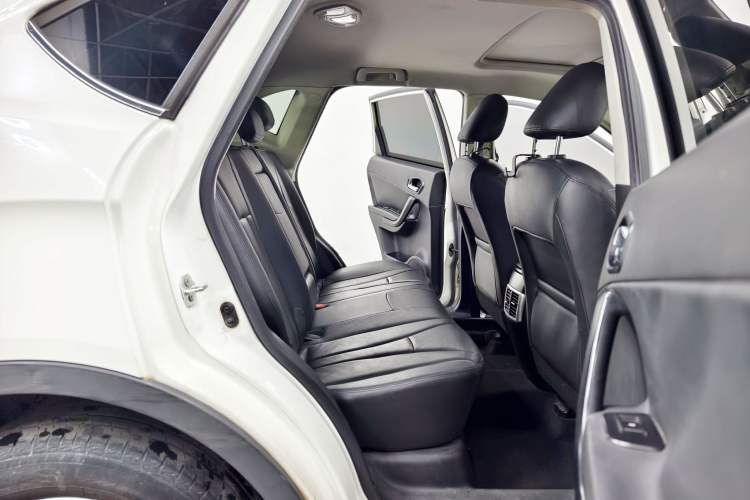 Used GAC Trumpchi GS5 2014 2.0L Automatic Two-Wheel Drive Anniversary Value Edition Interior 8