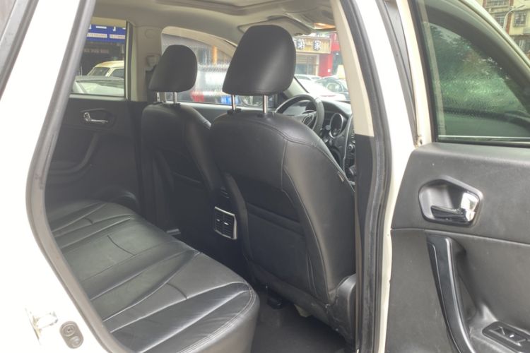 Used GAC Trumpchi GS5 2014 2.0L Manual Two-Wheel Drive Anniversary Value Edition Interior 9