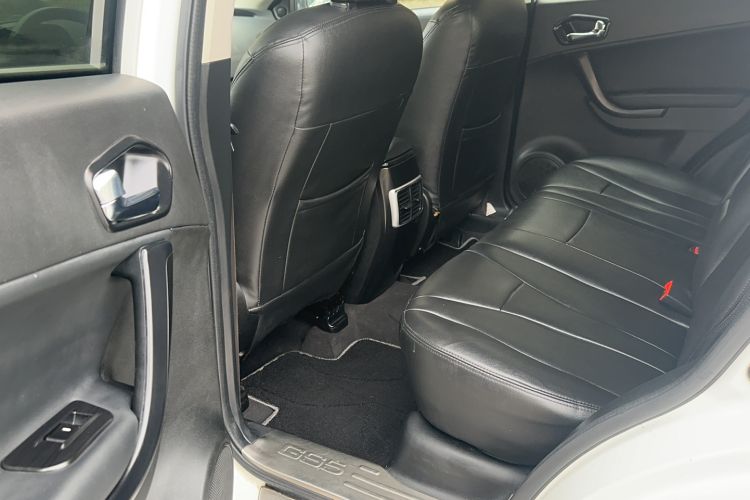 Used GAC Trumpchi GS5 2014 2.0L Automatic Two-Wheel Drive Deluxe Edition Interior 9