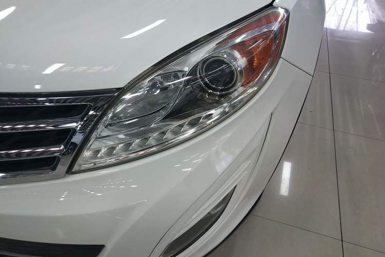 Used GAC Trumpchi GS5 2014 2.0L Automatic Two-Wheel Drive Deluxe Edition Left Front Headlight
