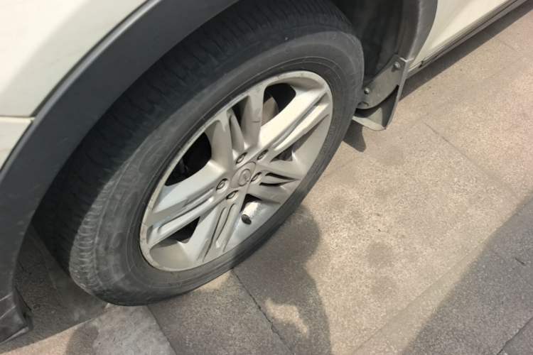 Used GAC Trumpchi GS5 2014 2.0L Automatic Two-Wheel Drive Deluxe Edition Left Front Wheel Hub
