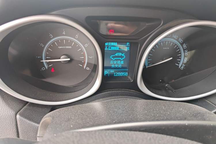 Used GAC Trumpchi GS5 2014 2.0L Automatic Two-Wheel Drive Anniversary Value Edition Odometer Close Up