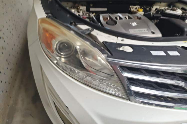 Used GAC Trumpchi GS5 2014 2.0L Automatic Two-Wheel Drive Deluxe Edition Right Front Headlight