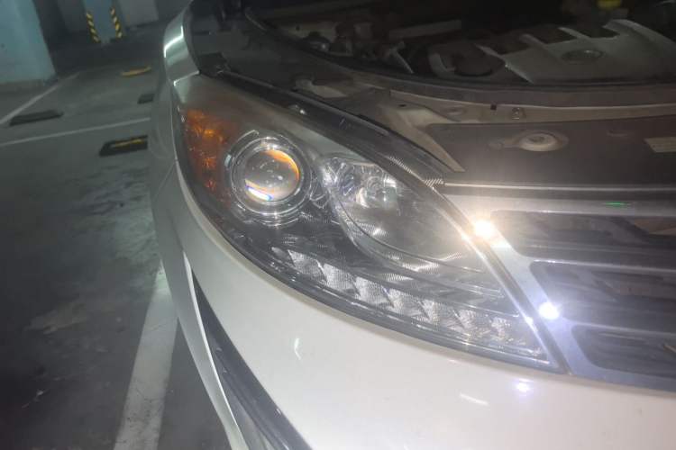Used GAC Trumpchi GS5 2014 2.0L Automatic Two-Wheel Drive Anniversary Value Edition Right Front Headlight